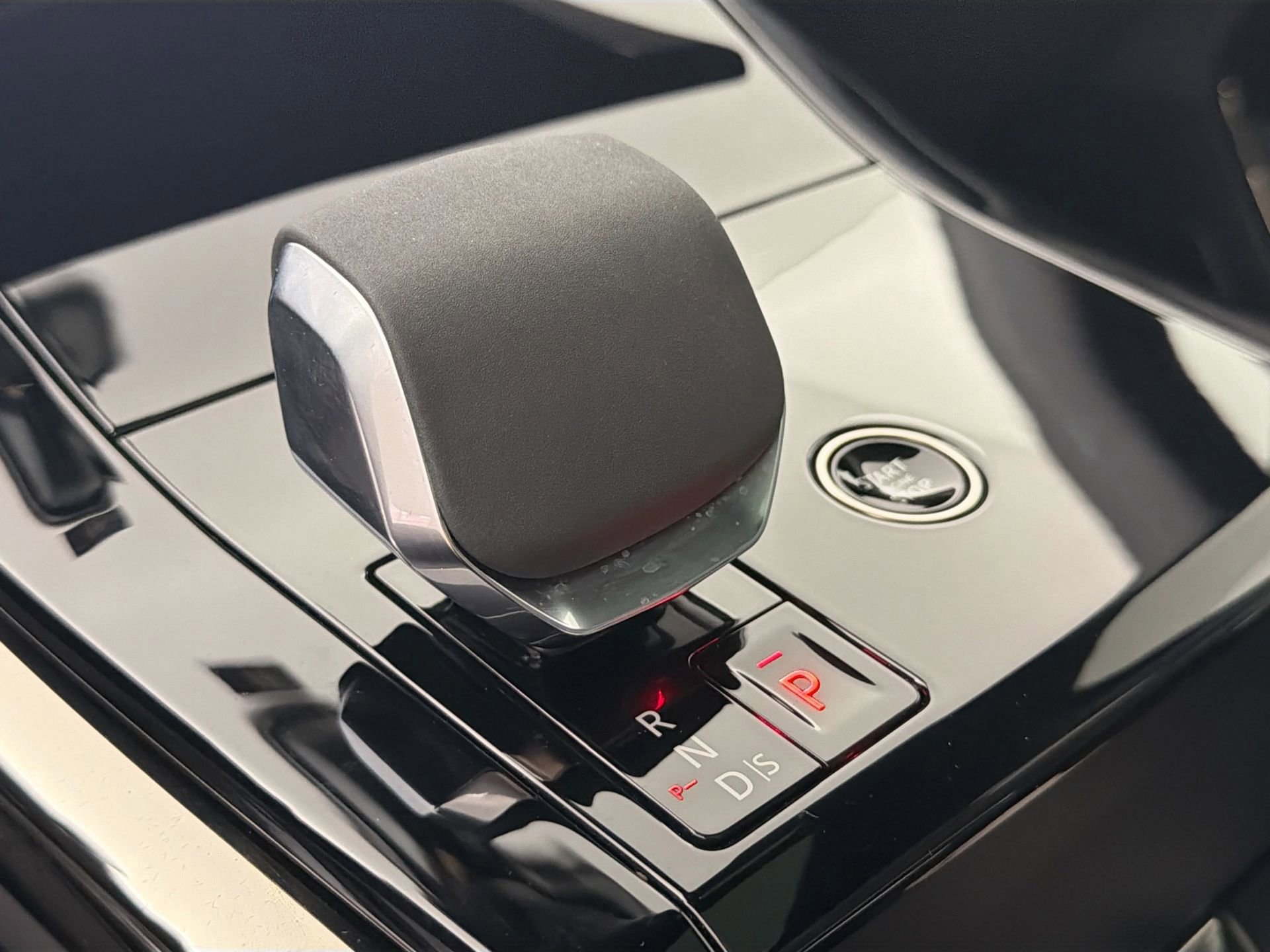 Certified 2024 Land Rover Range Rover Sport Dynamic SE image 18