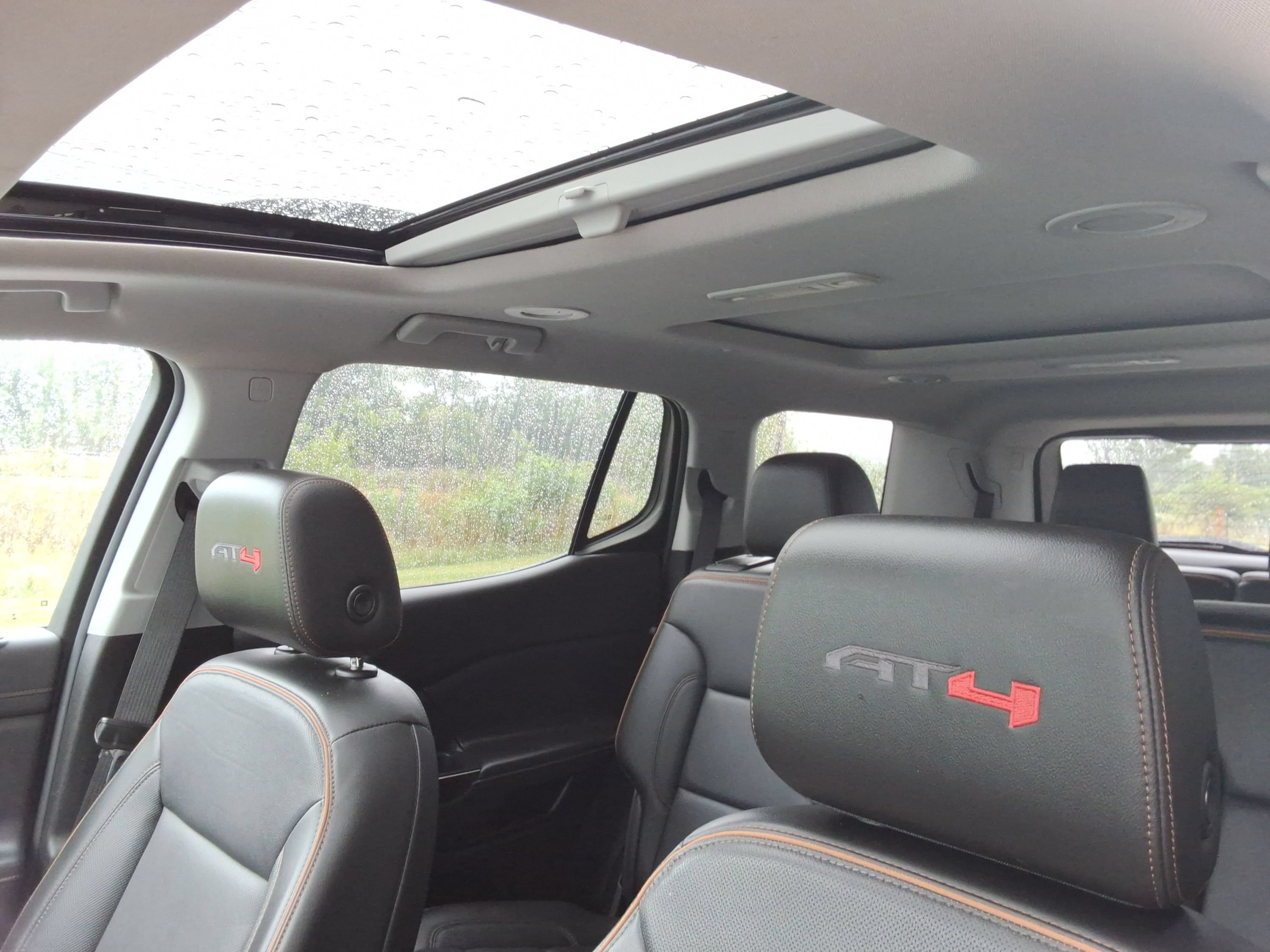 Used 2022 GMC Acadia AT4 w/ Technology Package AWD/4WD image 27
