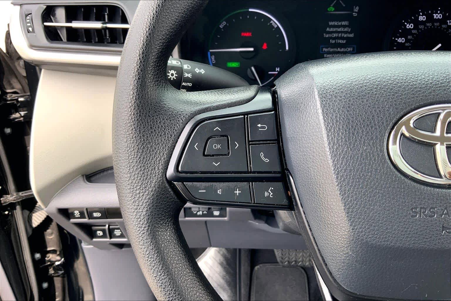 Certified 2024 Toyota Sienna LE FWD image 23