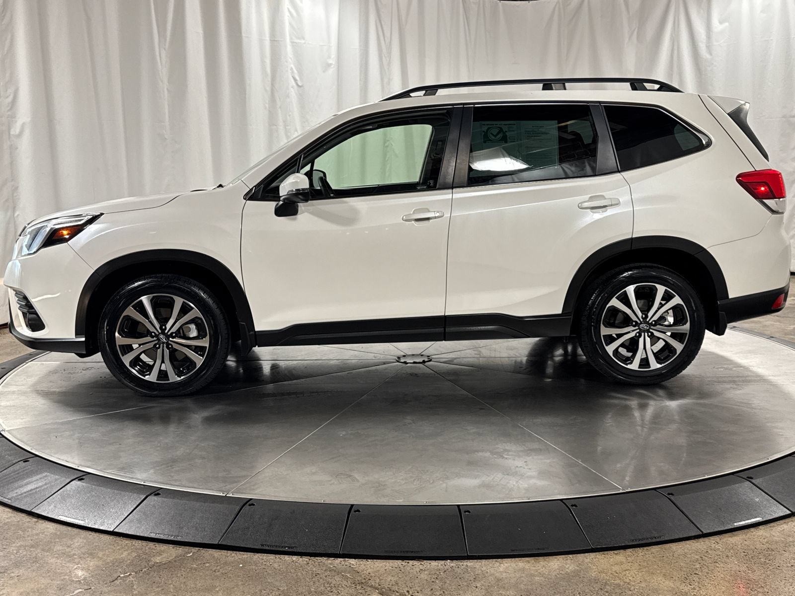 Used 2023 Subaru Forester Limited AWD/4WD image 8