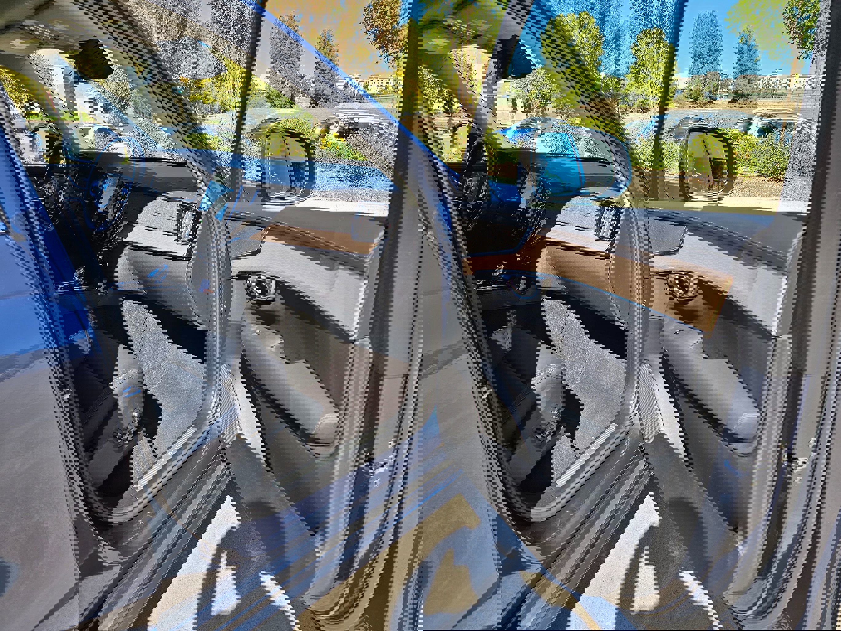 Used 2025 Volvo XC90 B6 Plus image 36