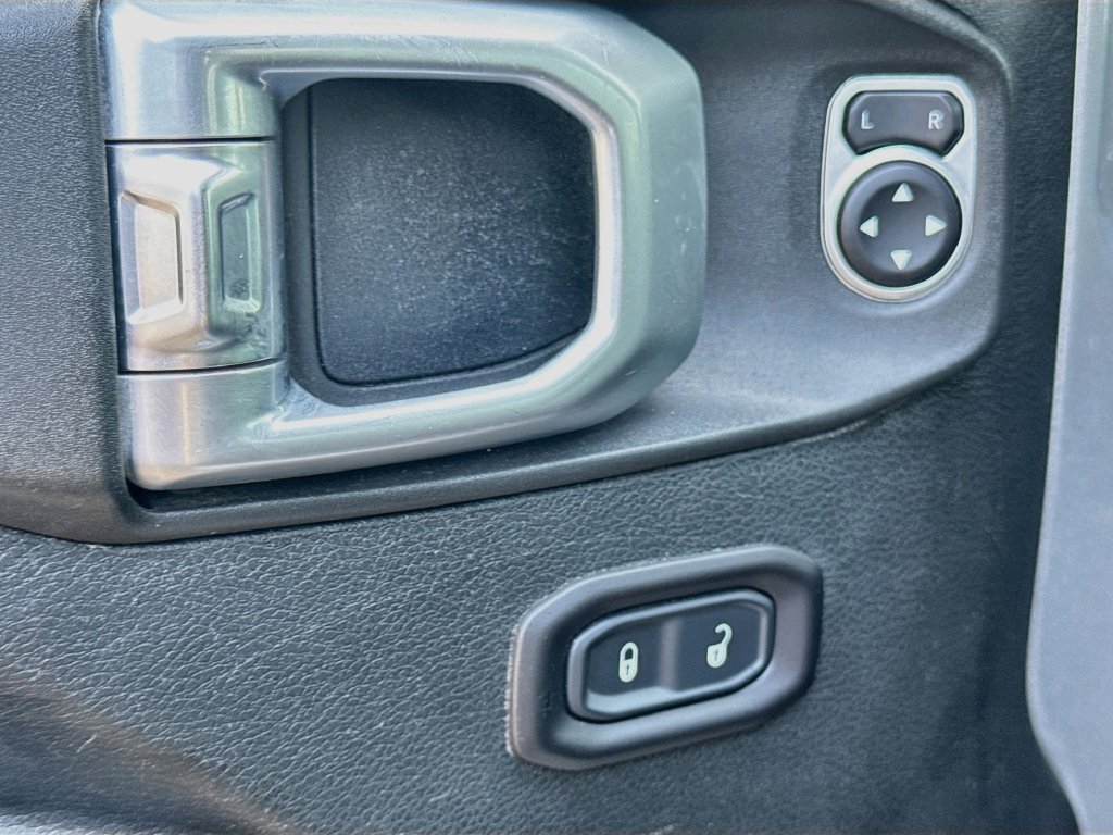 Used 2018 Jeep Wrangler Unlimited Sport S AWD/4WD image 18