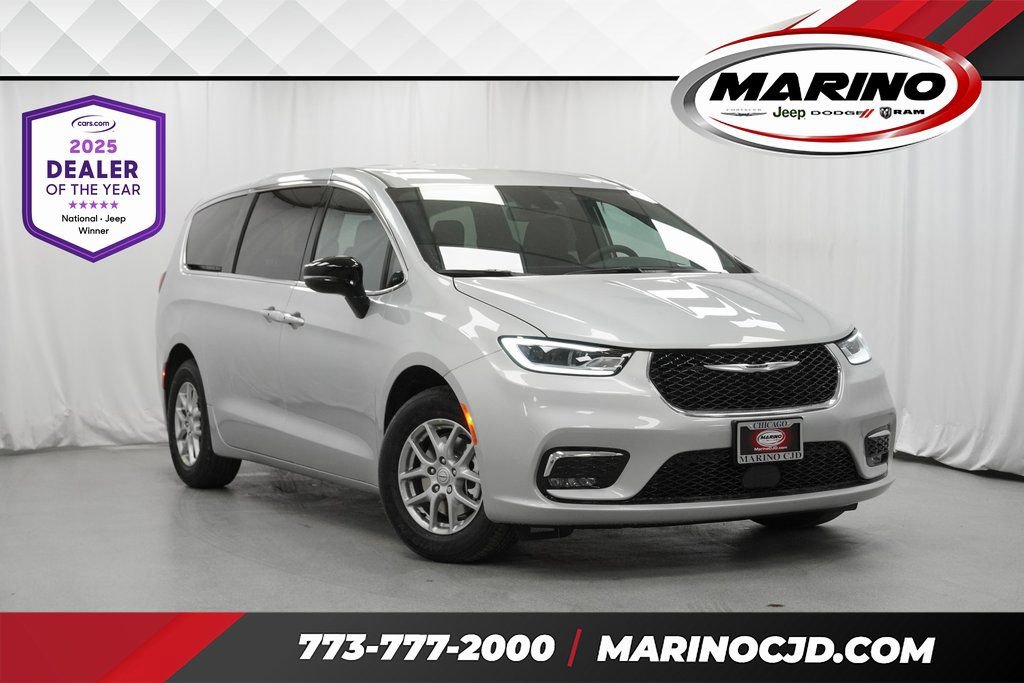 New 2026 Chrysler Pacifica Select image 1