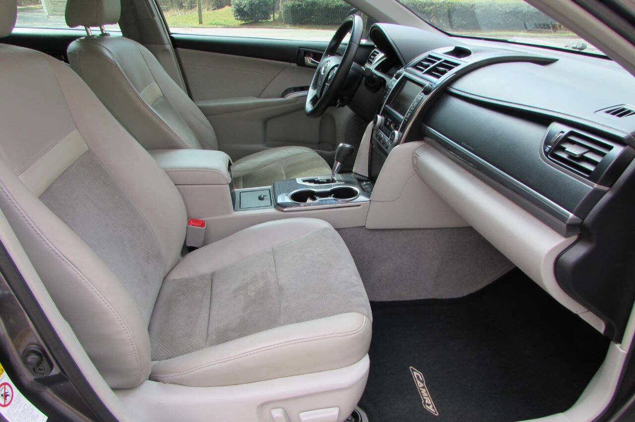 Used 2014 Toyota Camry XLE image 38