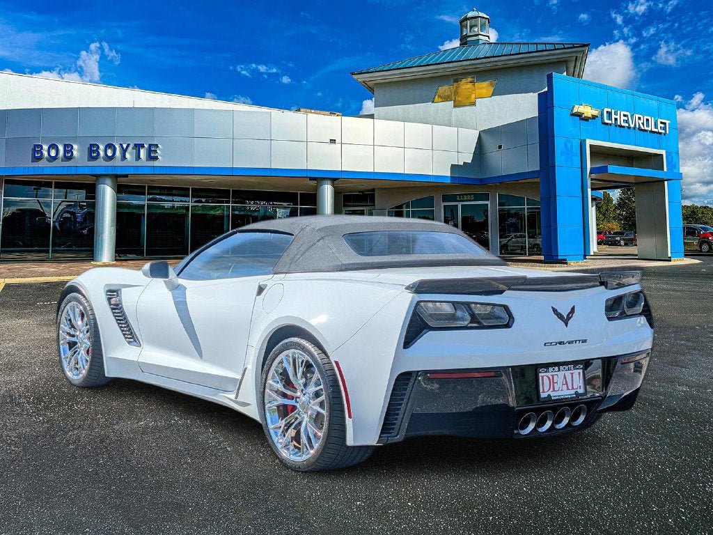 Used 2015 Chevrolet Corvette Z06 w/ 3LZ Preferred Equipment Group RWD image 3