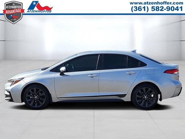 Used 2025 Toyota Corolla SE FWD image 4