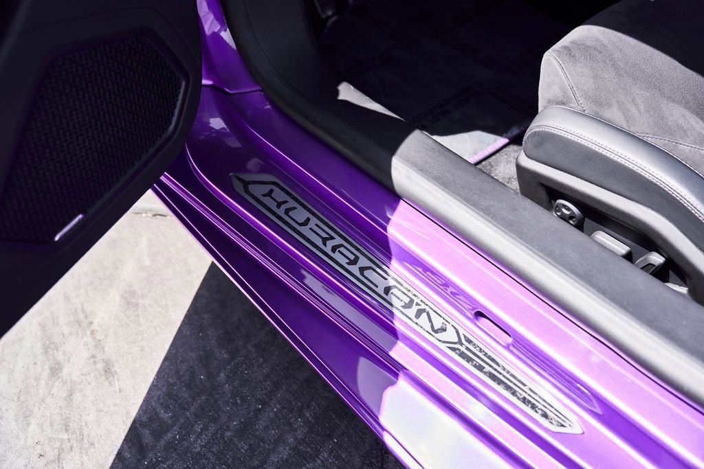 Used 2024 Lamborghini Huracan EVO image 37