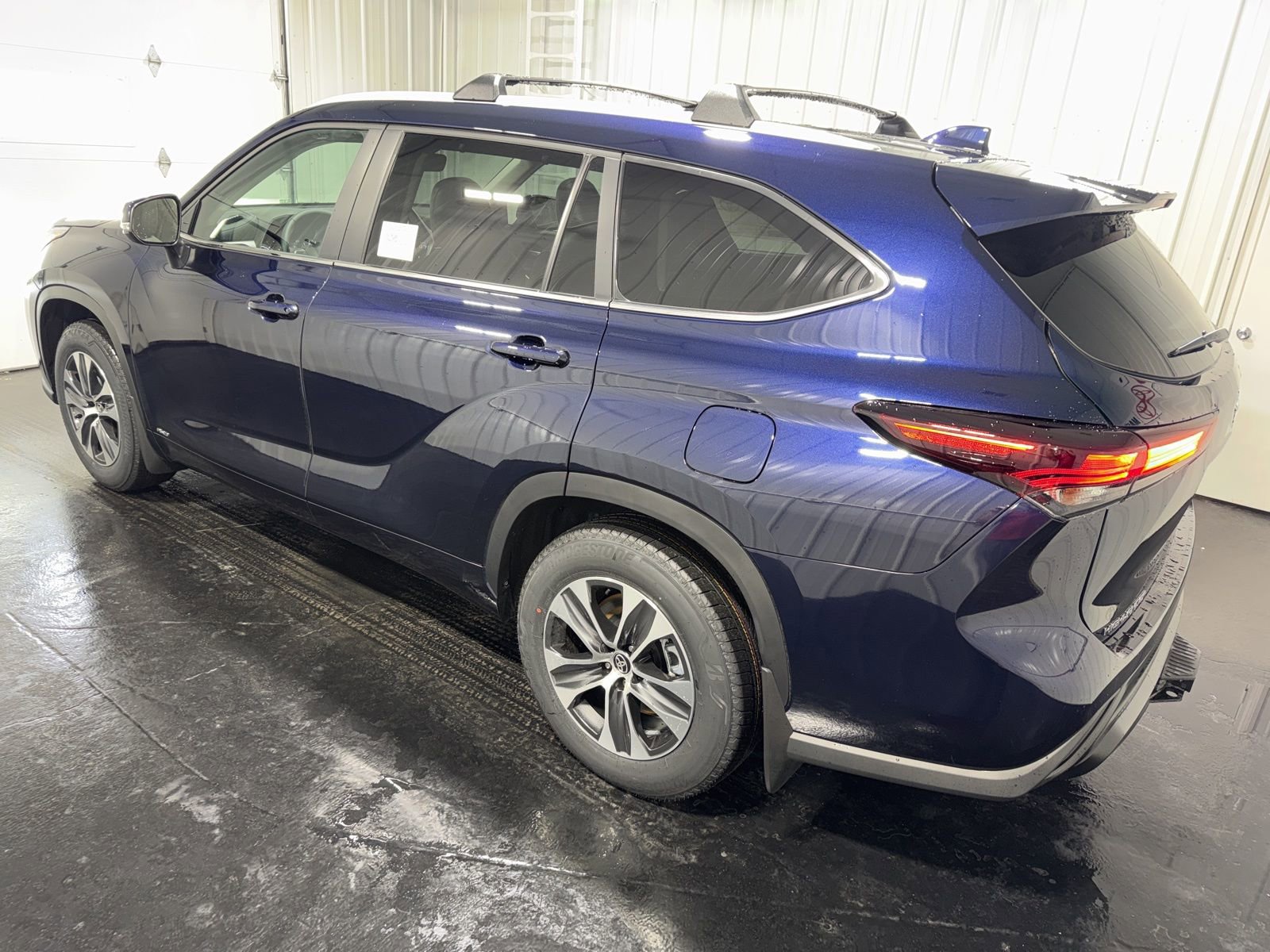 New 2026 Toyota Highlander XLE image 2