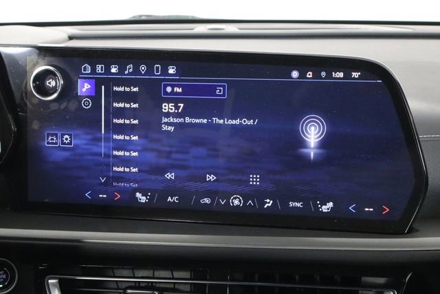 Used 2025 Chevrolet Traverse LT w/ Midnight/Sport Edition image 29