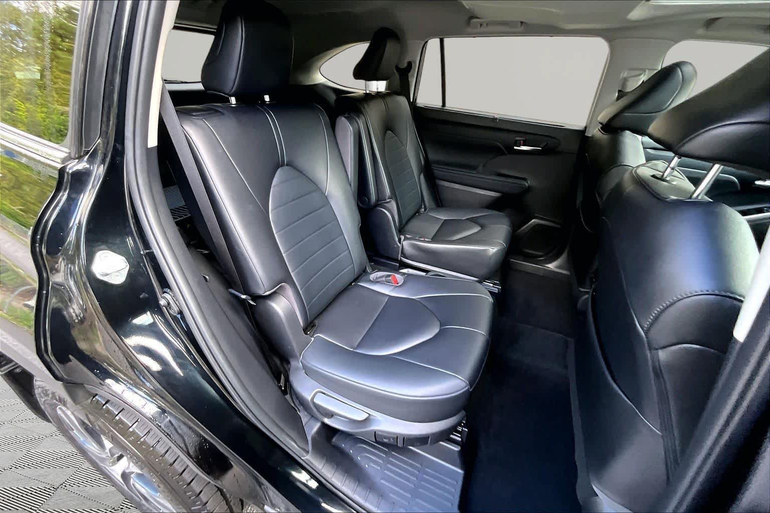 Used 2023 Toyota Highlander XLE FWD image 20