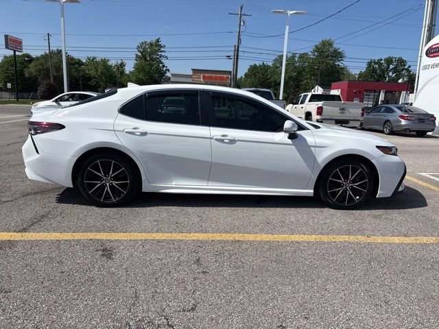 Used 2022 Toyota Camry SE w/ Convenience Package AWD/4WD image 3