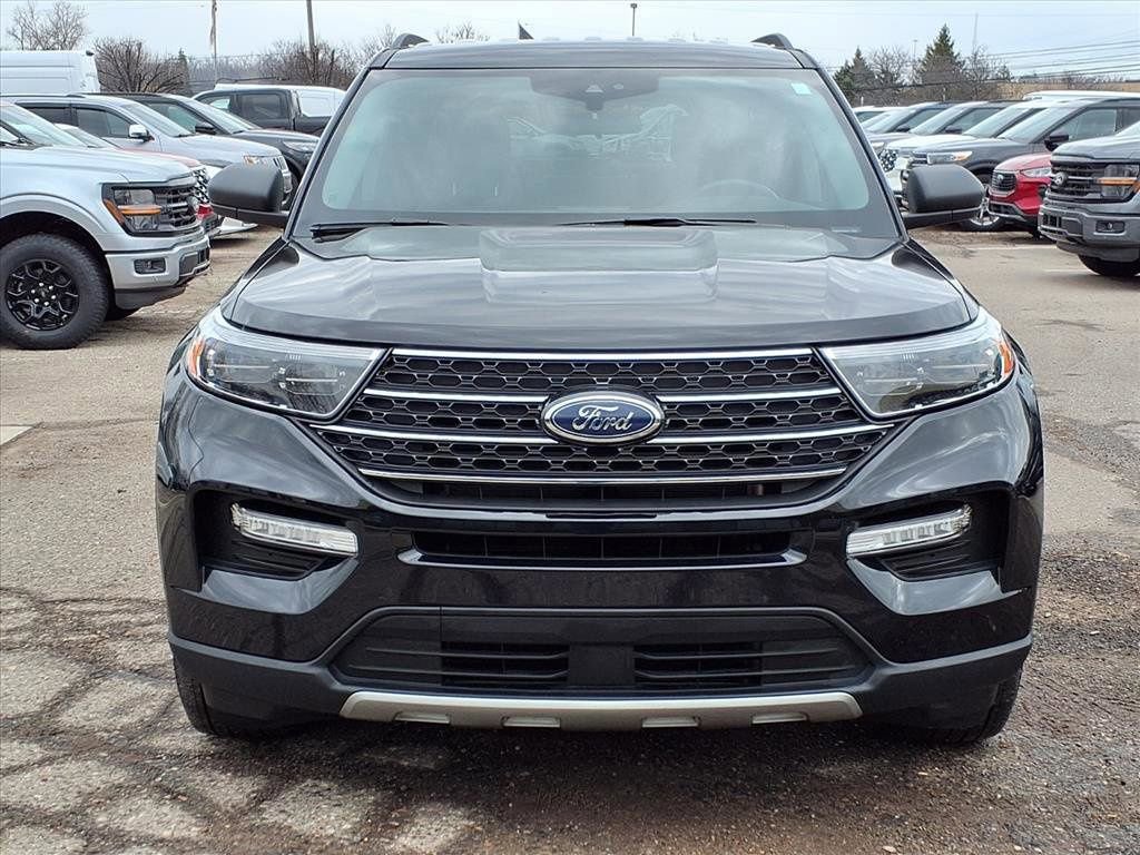 Used 2023 Ford Explorer XLT w/ Equipment Group 202A image 8