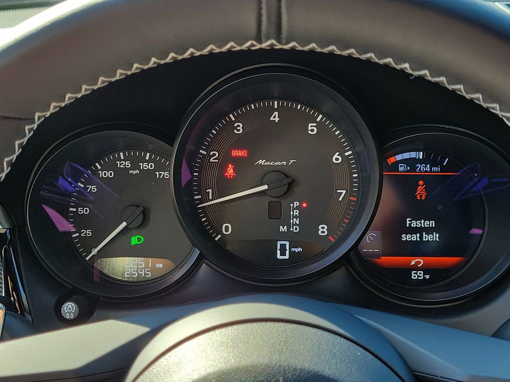 Certified 2025 Porsche Macan Turbo image 34