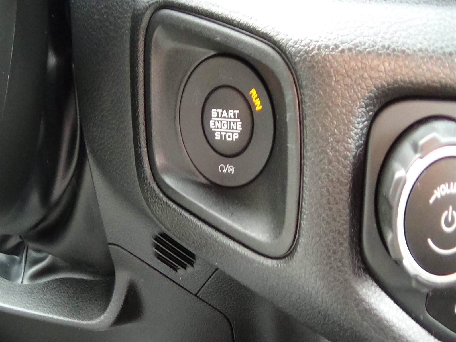 Certified 2025 Jeep Wrangler Sport AWD/4WD image 19