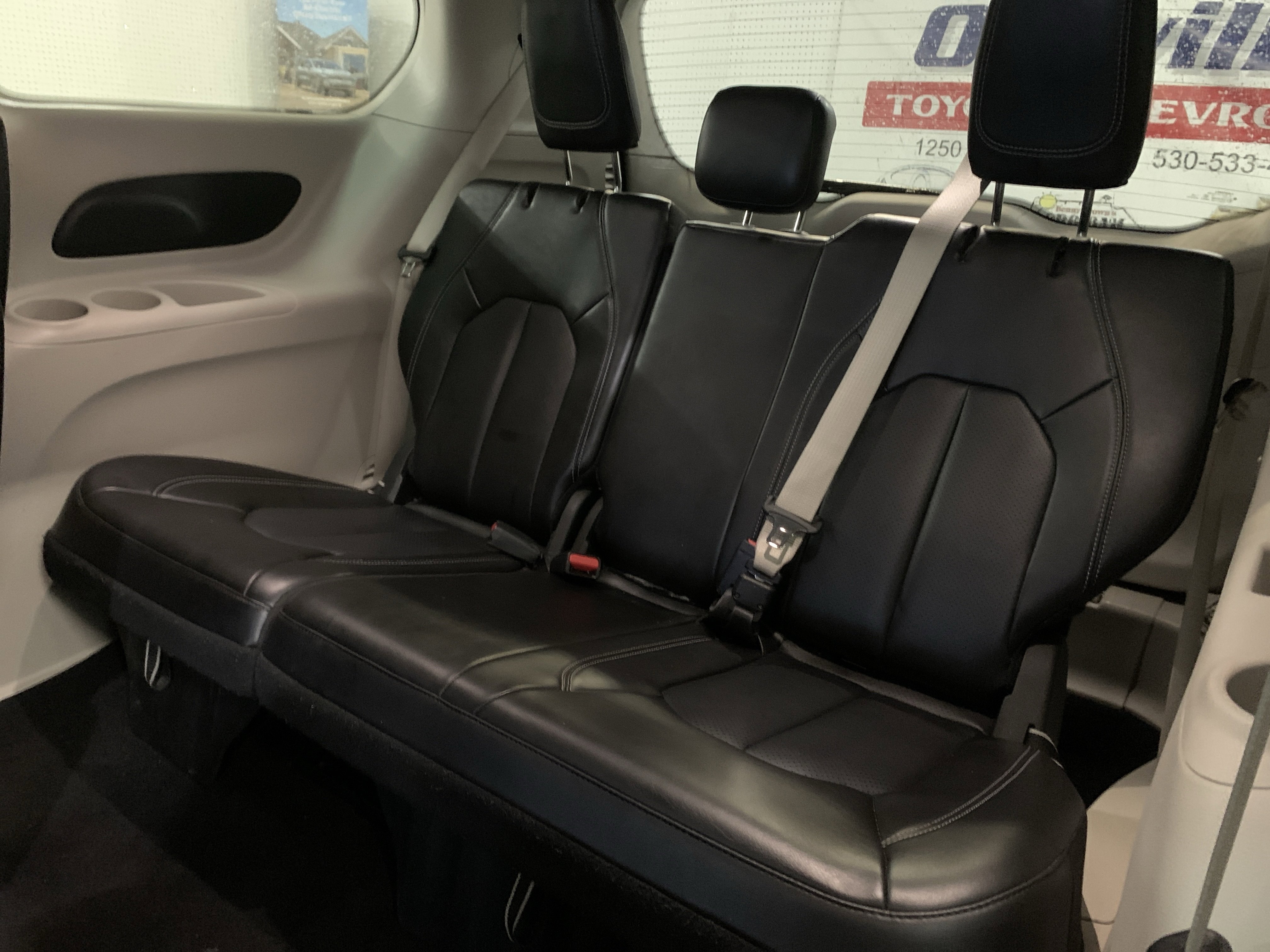 Used 2024 Chrysler Pacifica Touring-L image 14