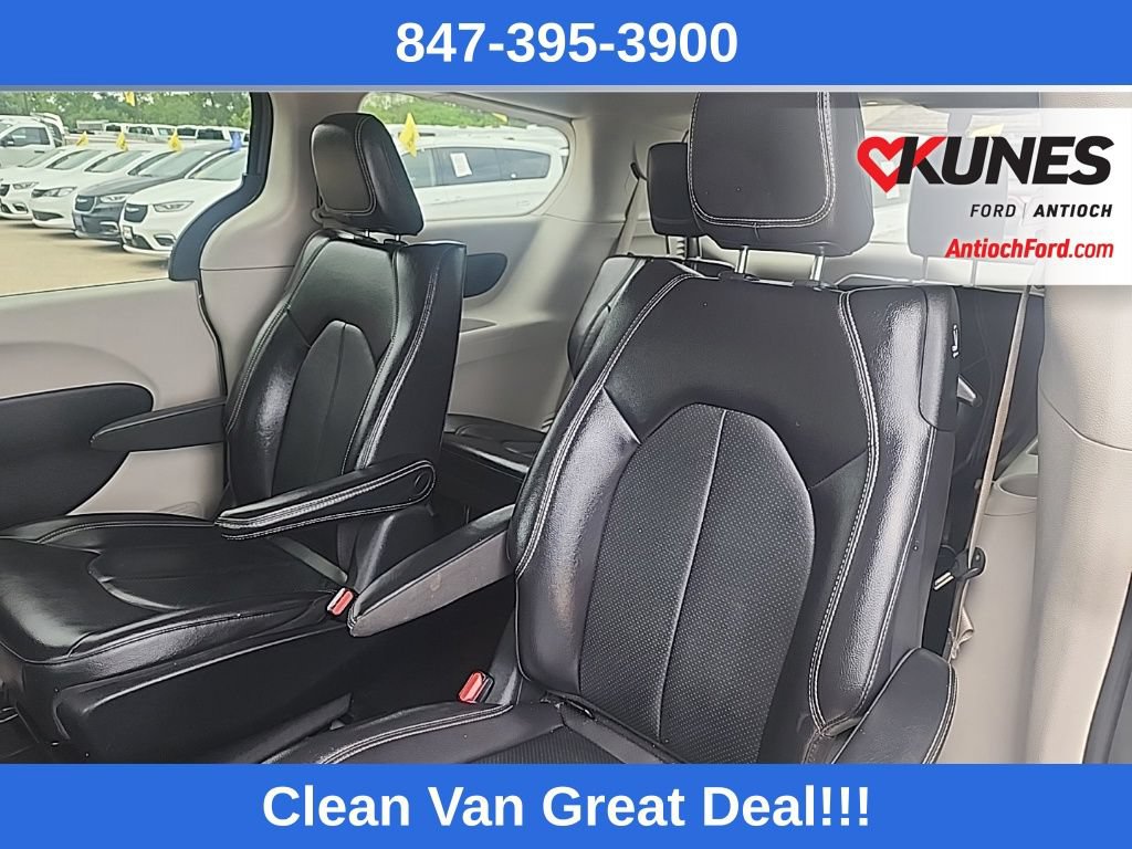 Used 2022 Chrysler Pacifica Touring-L w/ Uconnect Theater Family Group FWD image 37