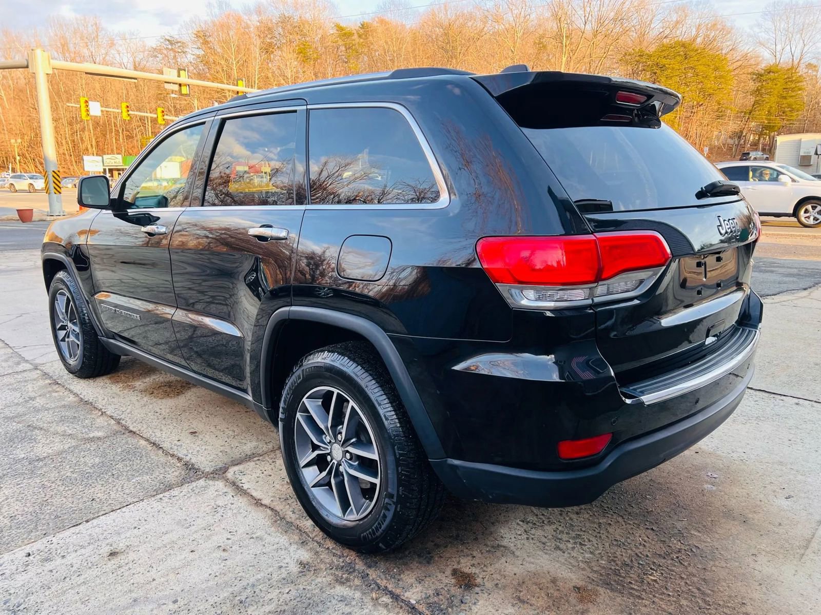 Used 2017 Jeep Grand Cherokee Limited RWD image 13
