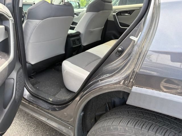 Used 2019 Toyota RAV4 XLE w/ Convenience Package FWD image 11