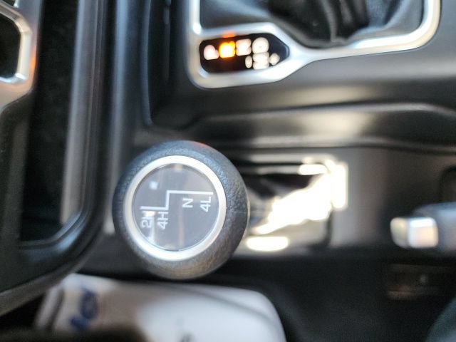 Used 2024 Jeep Wrangler Unlimited Sport AWD/4WD image 30