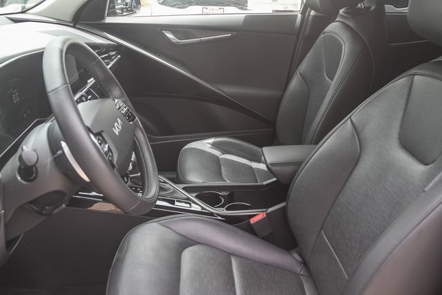 Used 2023 Kia Niro SX Touring FWD image 18