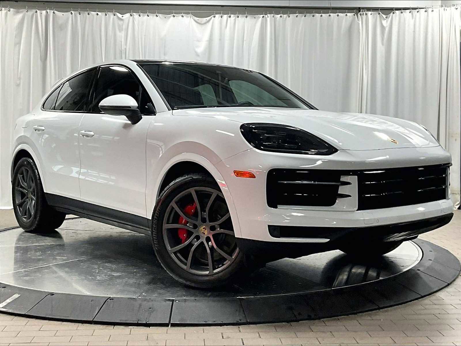 Used 2024 Porsche Cayenne S image 11