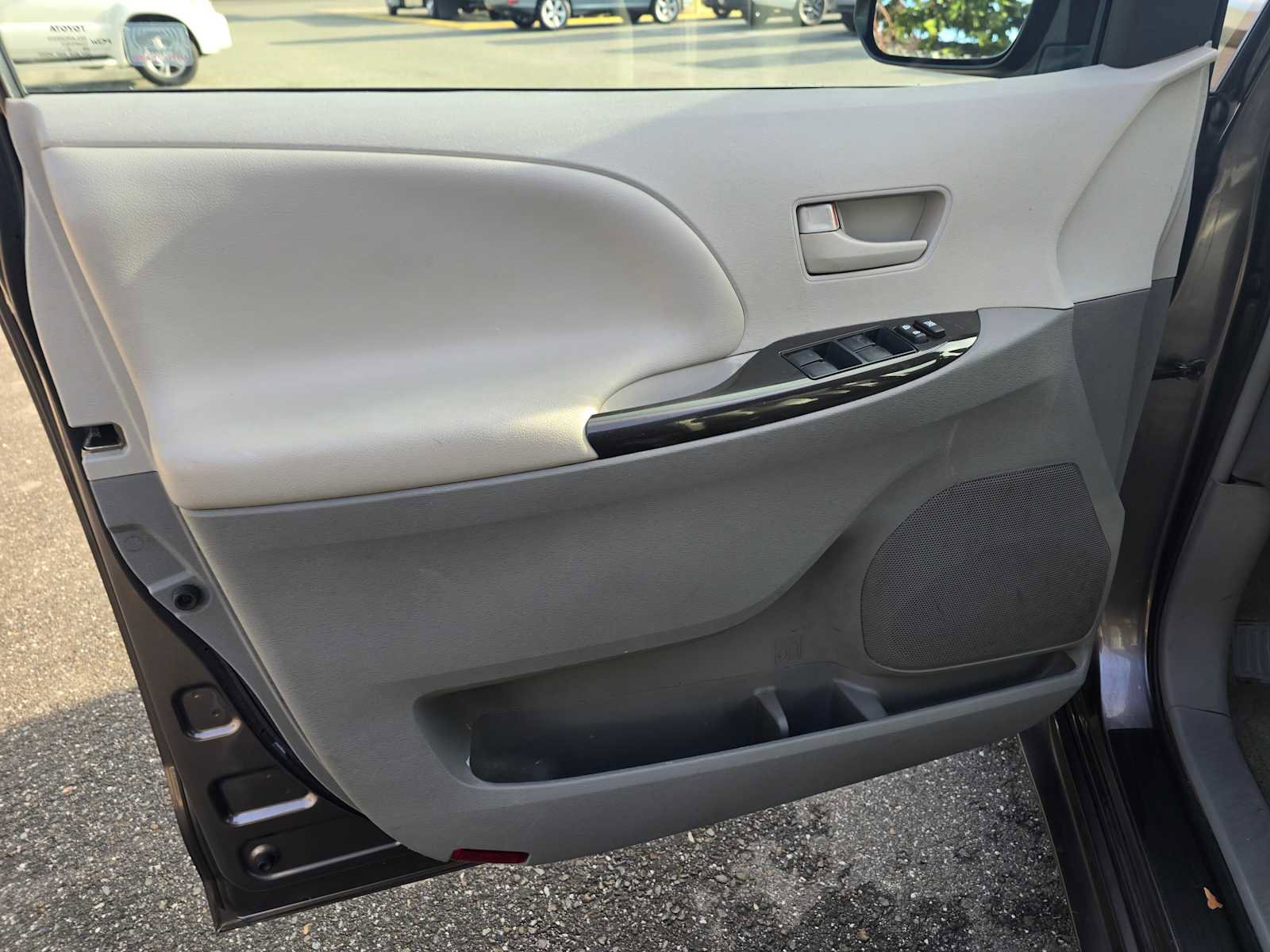 Used 2012 Toyota Sienna LE image 20