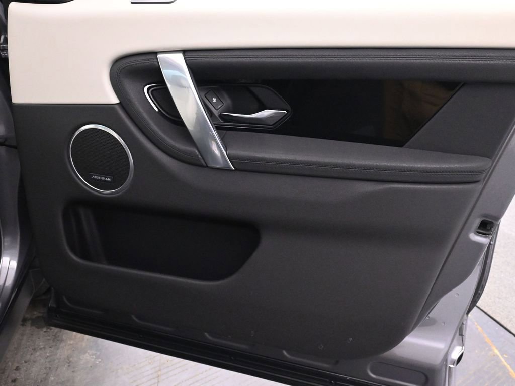 Used 2022 Land Rover Discovery Sport S image 24