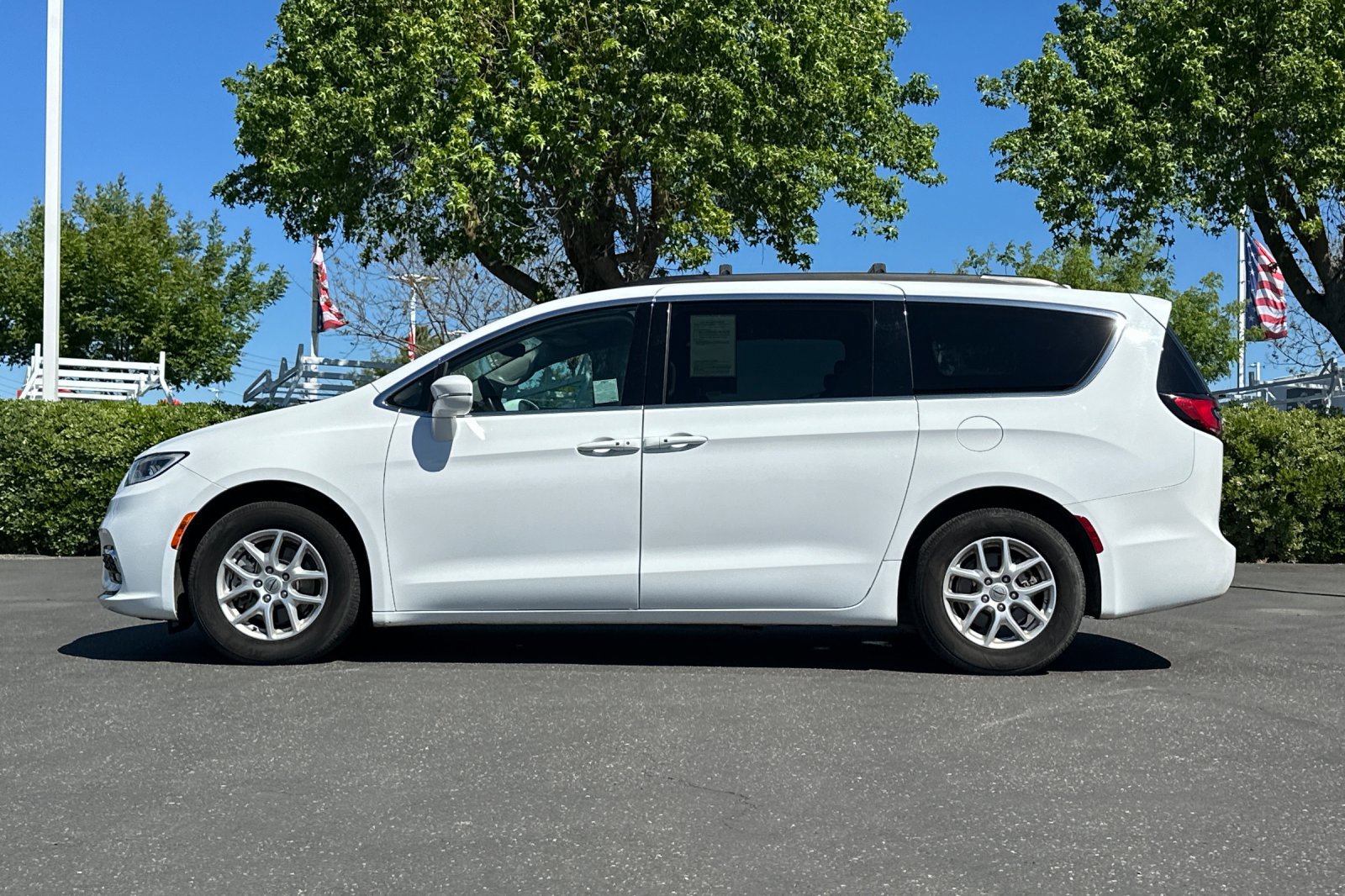 Used 2022 Chrysler Pacifica Touring-L image 7