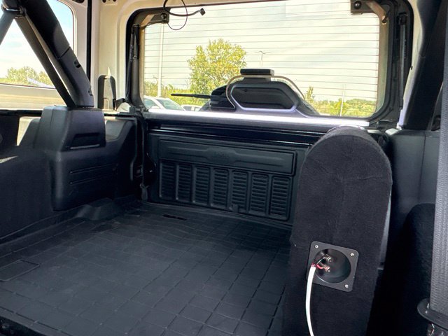Used 2019 Jeep Wrangler Unlimited Sahara w/ Safety Group AWD/4WD image 36