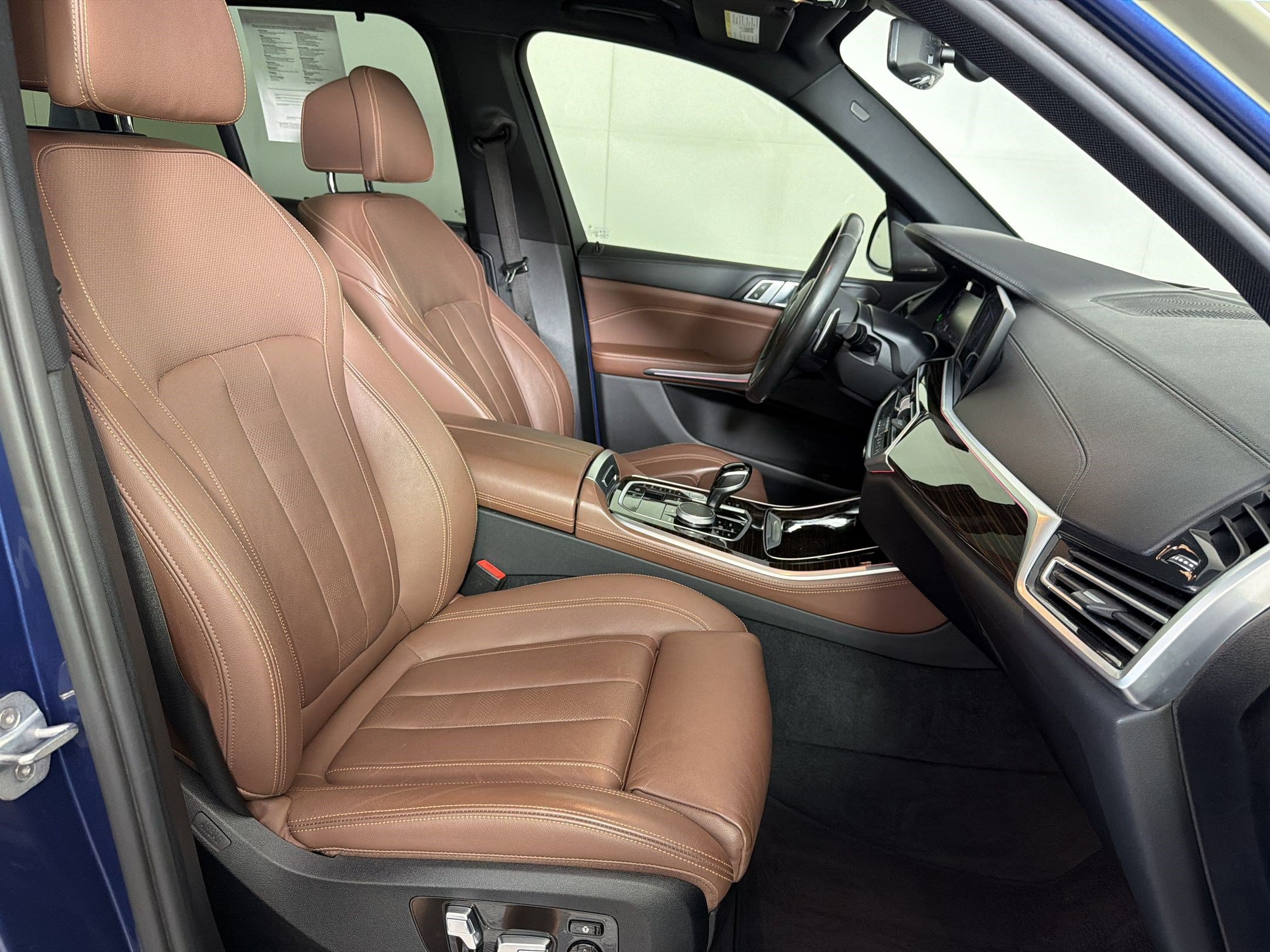 Used 2020 BMW X5 M50i w/ Executive Package AWD/4WD image 25