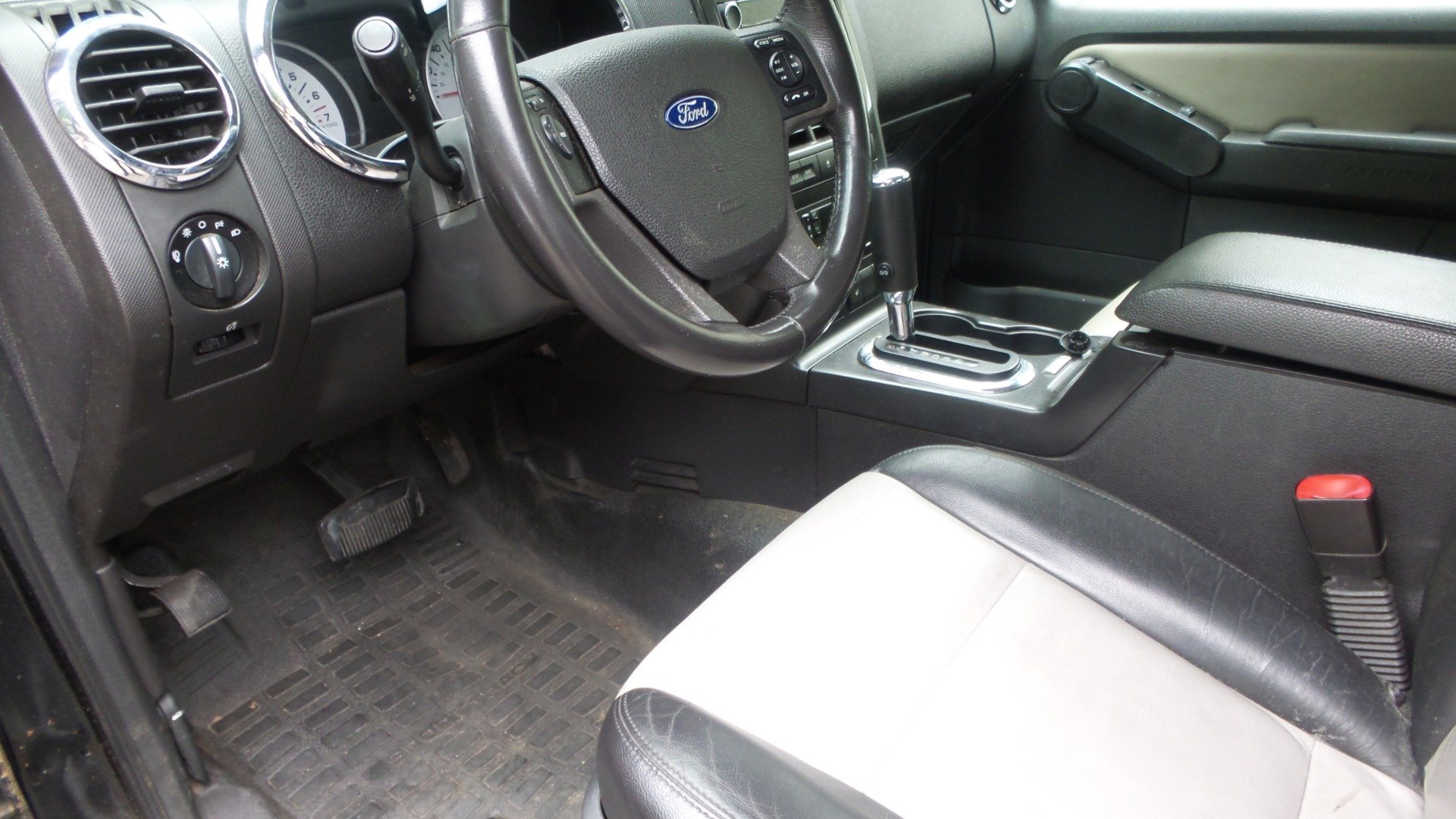 Used 2008 Ford Explorer Sport Trac Limited AWD/4WD image 3