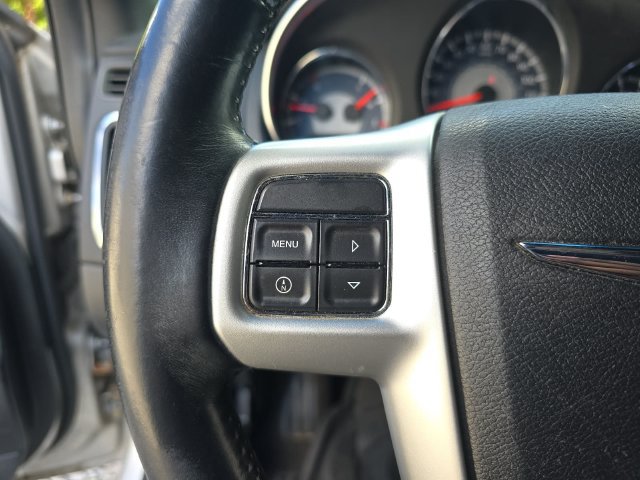 Used 2012 Chrysler 200 Touring FWD image 17
