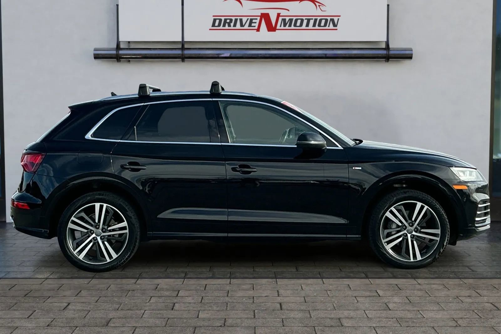 Used 2020 Audi Q5 e Premium Plus w/ Premium Plus Package image 3
