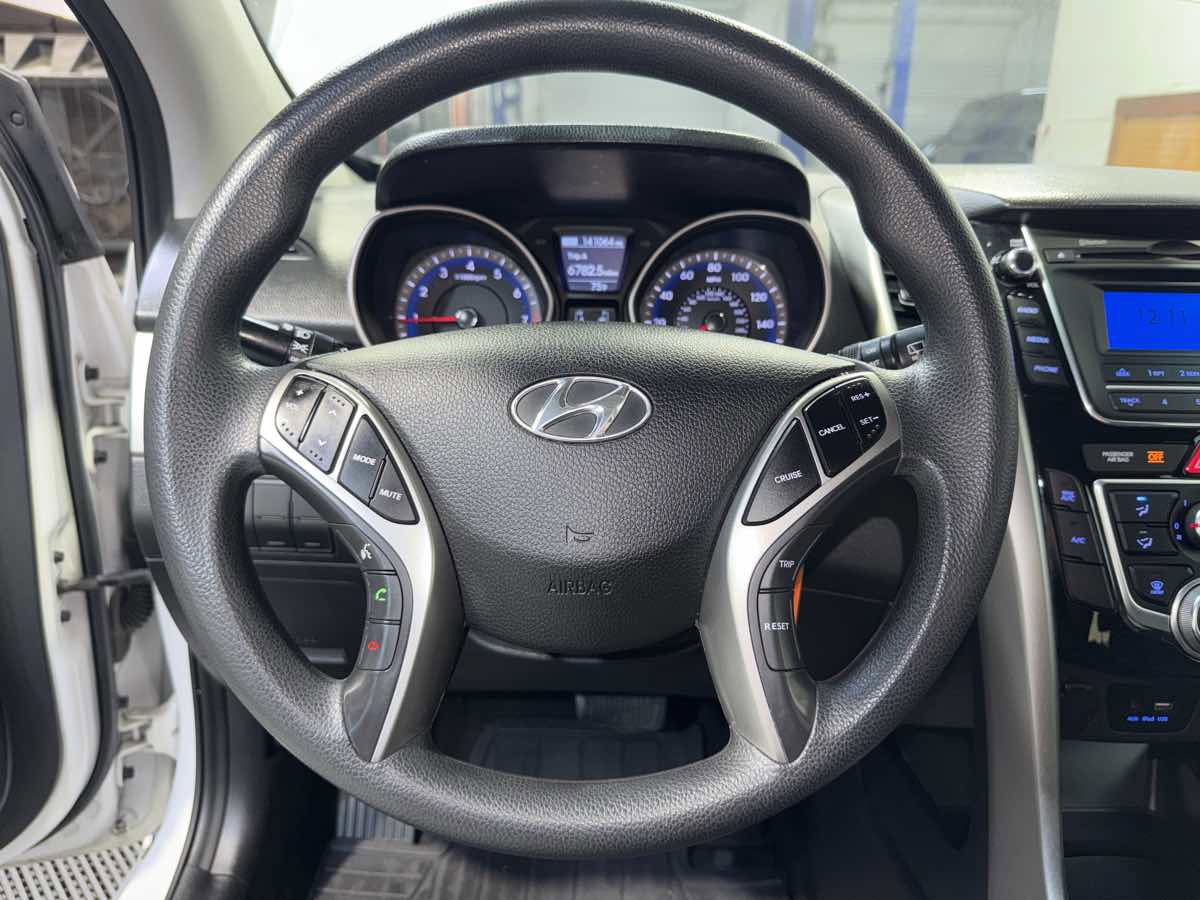 Used 2017 Hyundai Elantra GT image 18