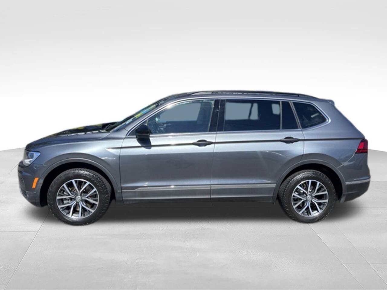 Used 2020 Volkswagen Tiguan SE AWD/4WD image 2