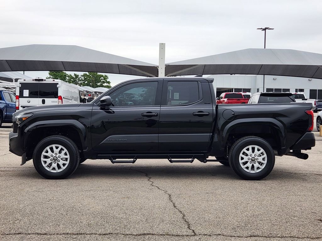 Used 2025 Toyota Tacoma SR5 AWD/4WD image 4