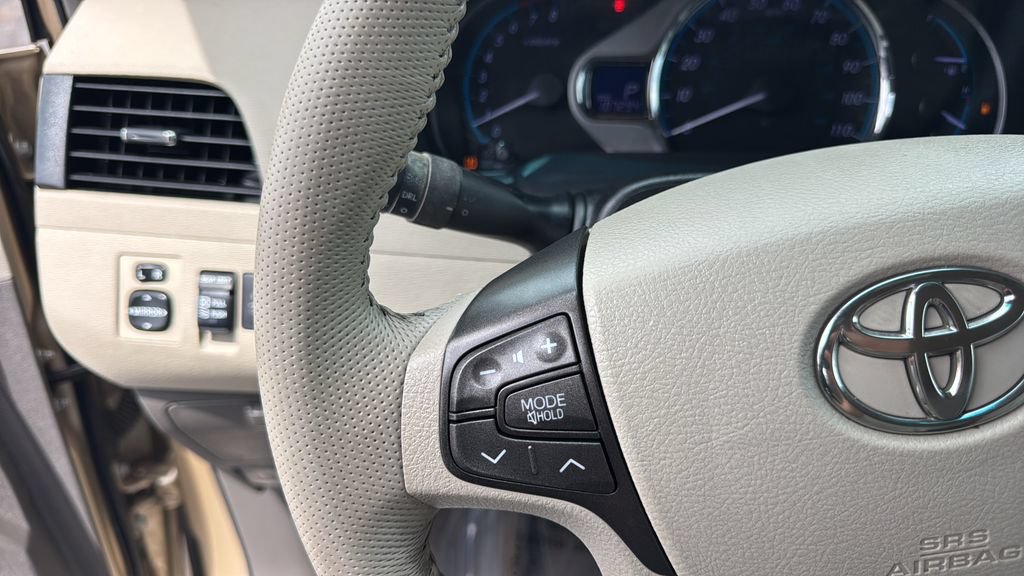 Used 2011 Toyota Sienna XLE w/ Premium Pkg FWD image 27