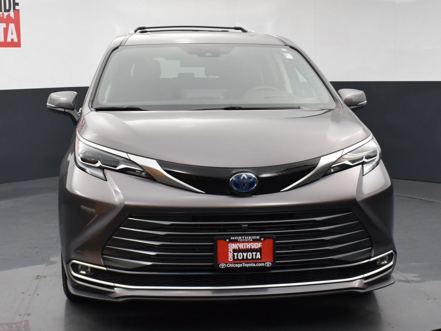 Used 2024 Toyota Sienna Platinum AWD/4WD image 7