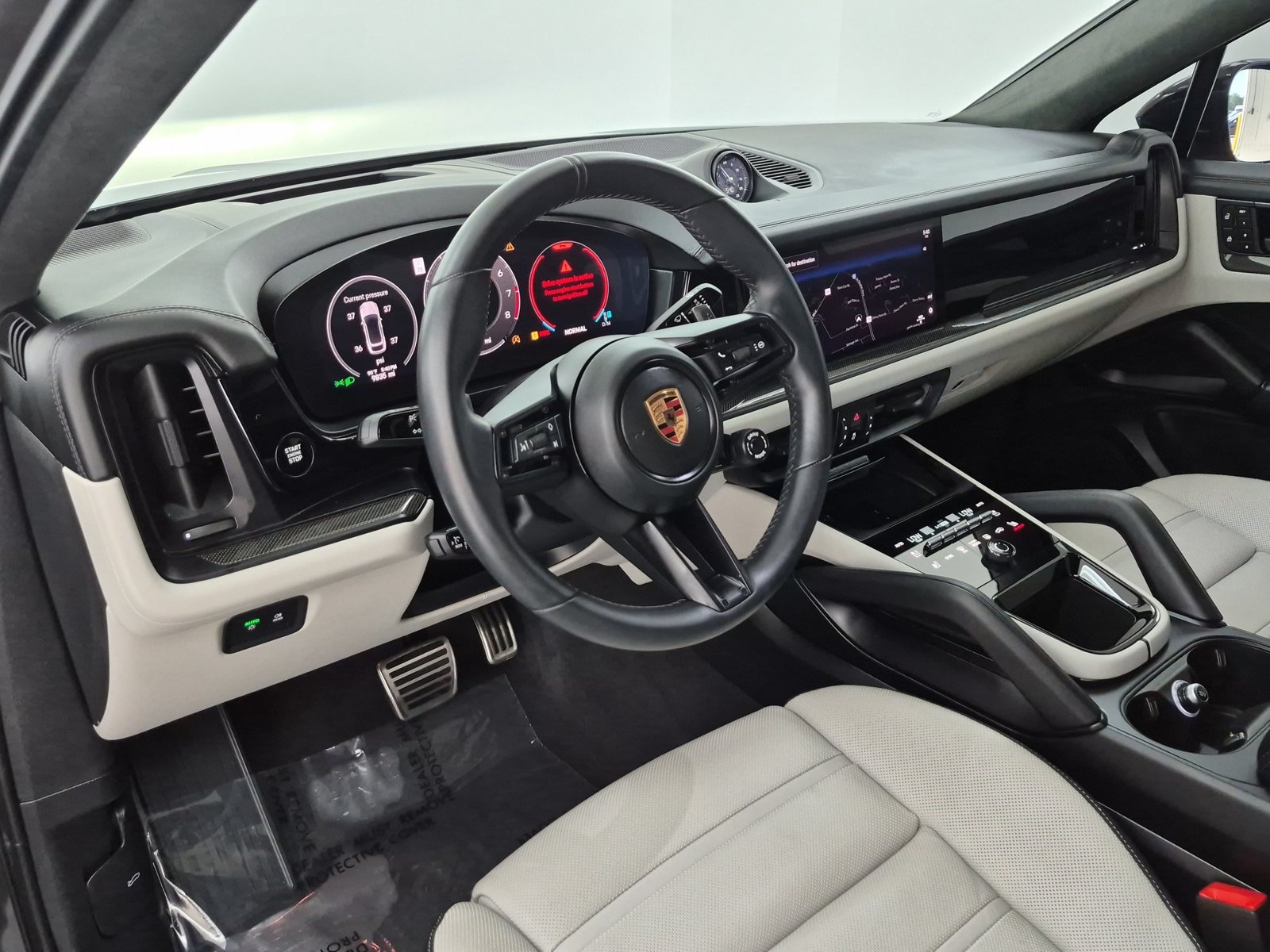 Used 2025 Porsche Cayenne GTS AWD/4WD image 4
