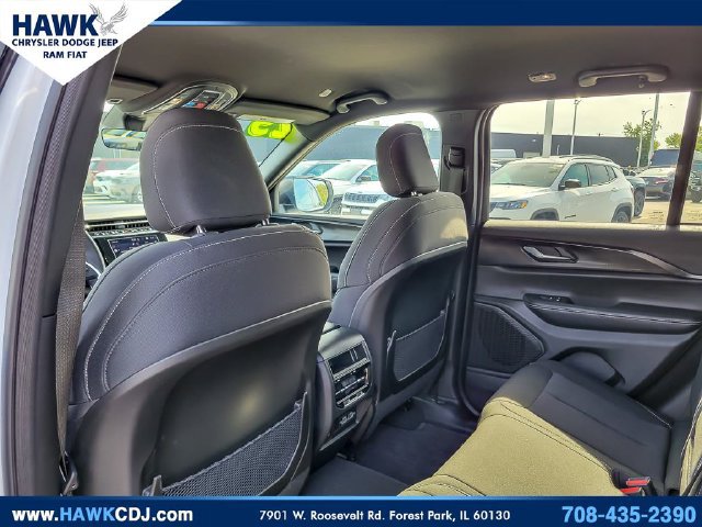 Certified 2025 Jeep Grand Cherokee Laredo w/ Luxury Tech Group I AWD/4WD image 11