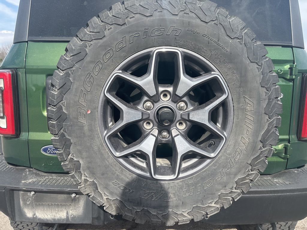 Used 2023 Ford Bronco Badlands image 11