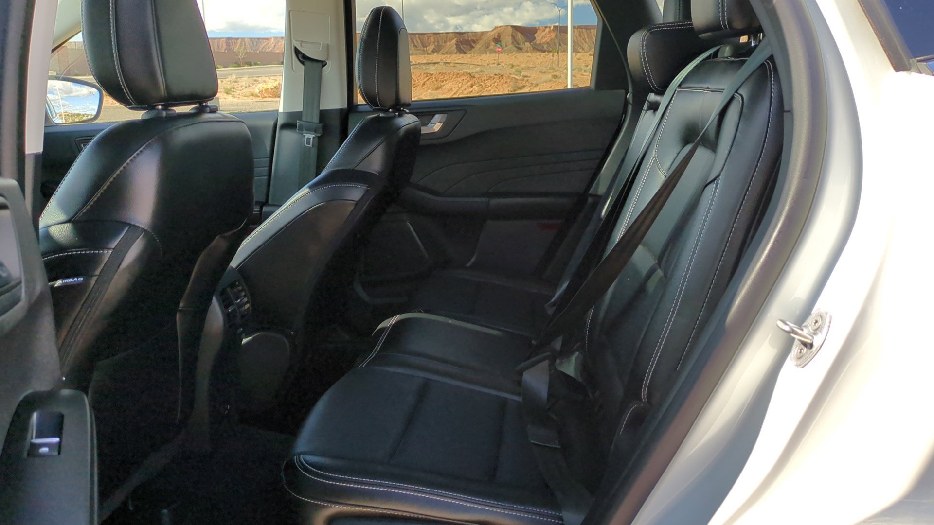 Used 2022 Ford Escape Titanium w/ Class II Trailer Tow Package image 28