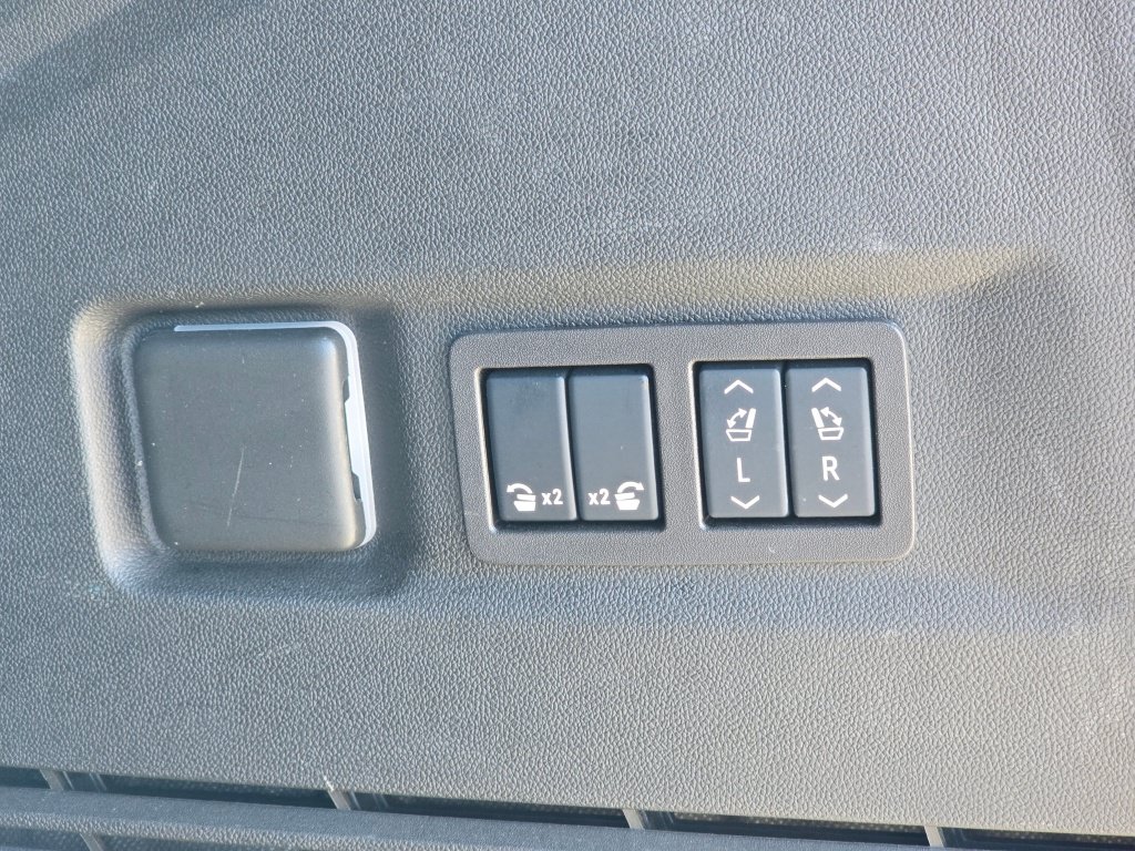 Used 2024 Chevrolet Suburban High Country AWD/4WD image 26