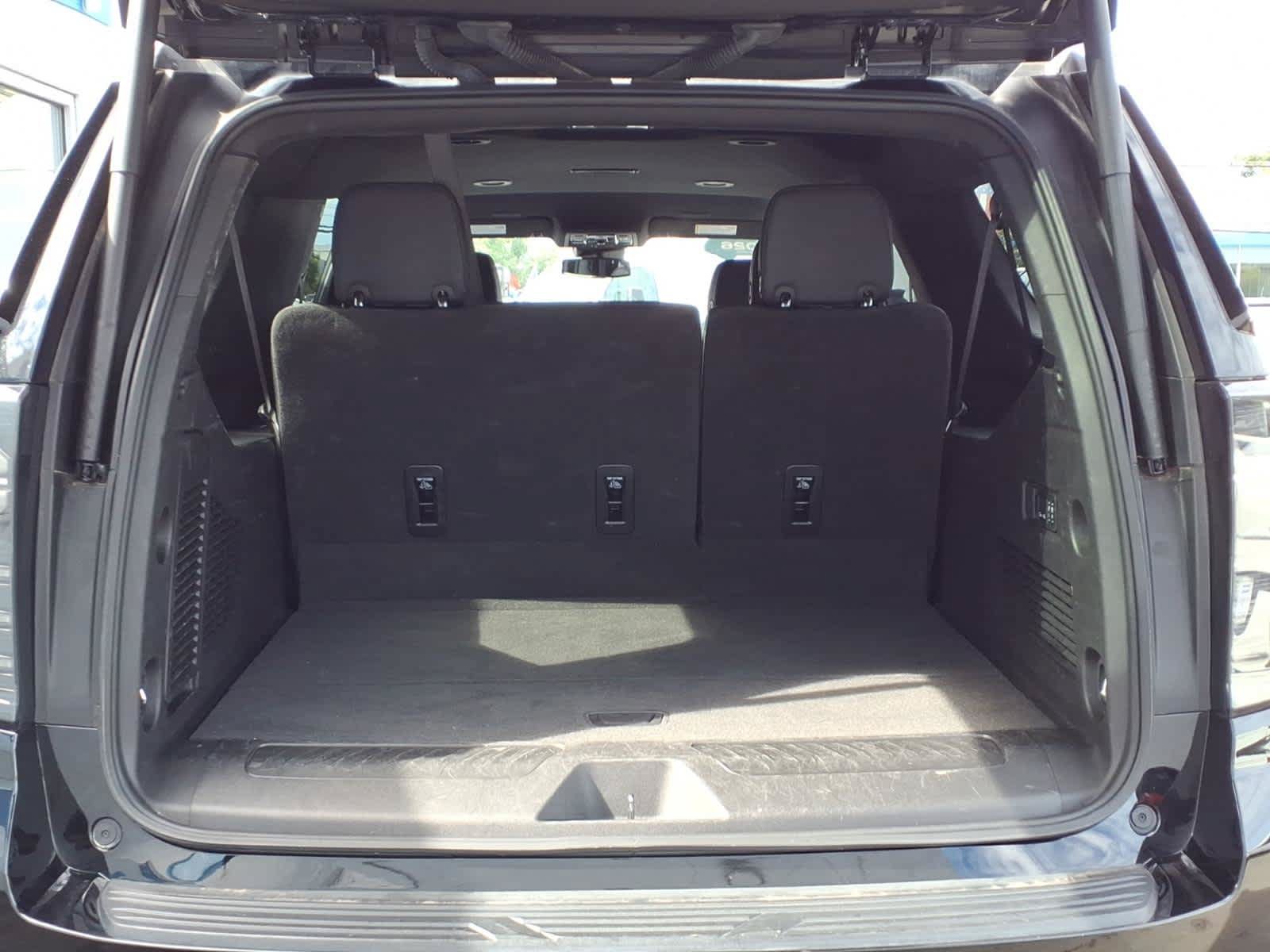 Used 2026 Chevrolet Suburban LT w/ Comfort Package AWD/4WD image 19