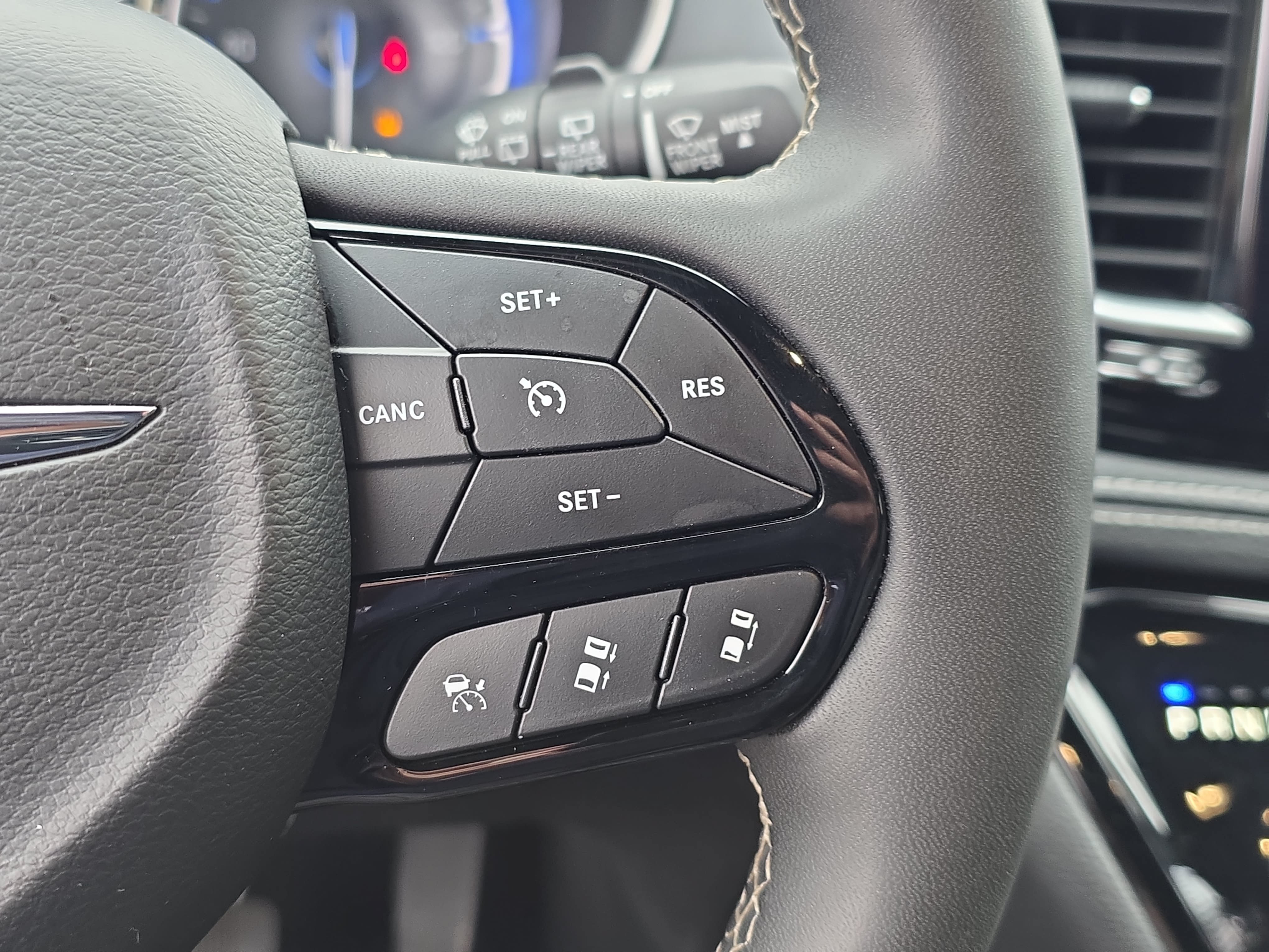 Used 2025 Chrysler Pacifica Limited FWD image 16