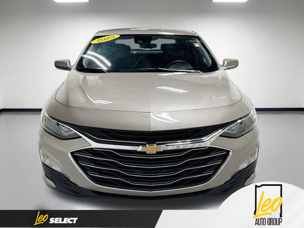 Used 2025 Chevrolet Malibu LT FWD image 2