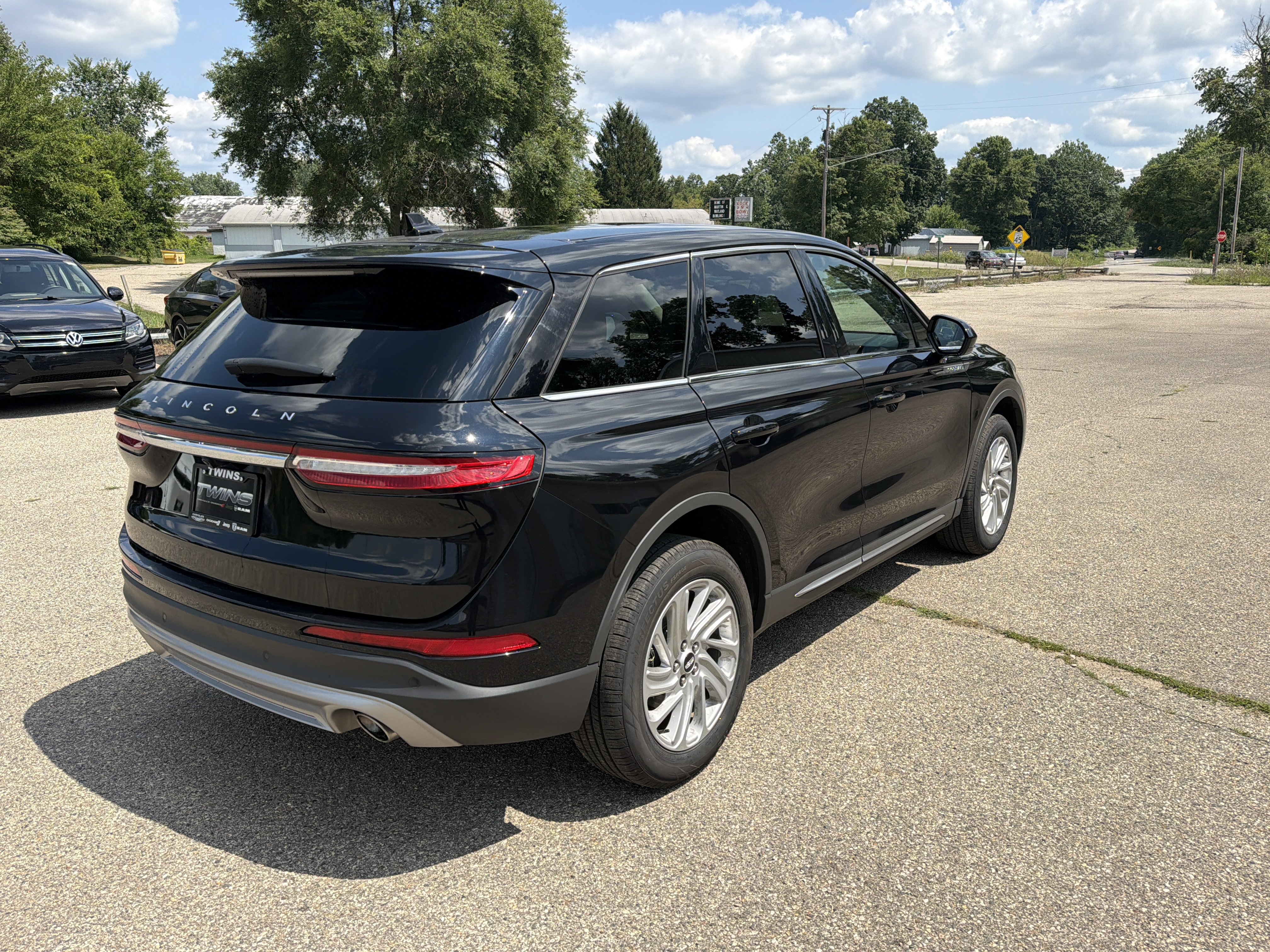 Used 2023 Lincoln Corsair FWD image 3