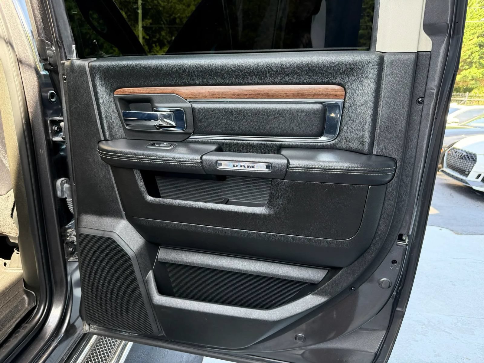 Used 2018 RAM 2500 Laramie w/ Convenience Group AWD/4WD image 32