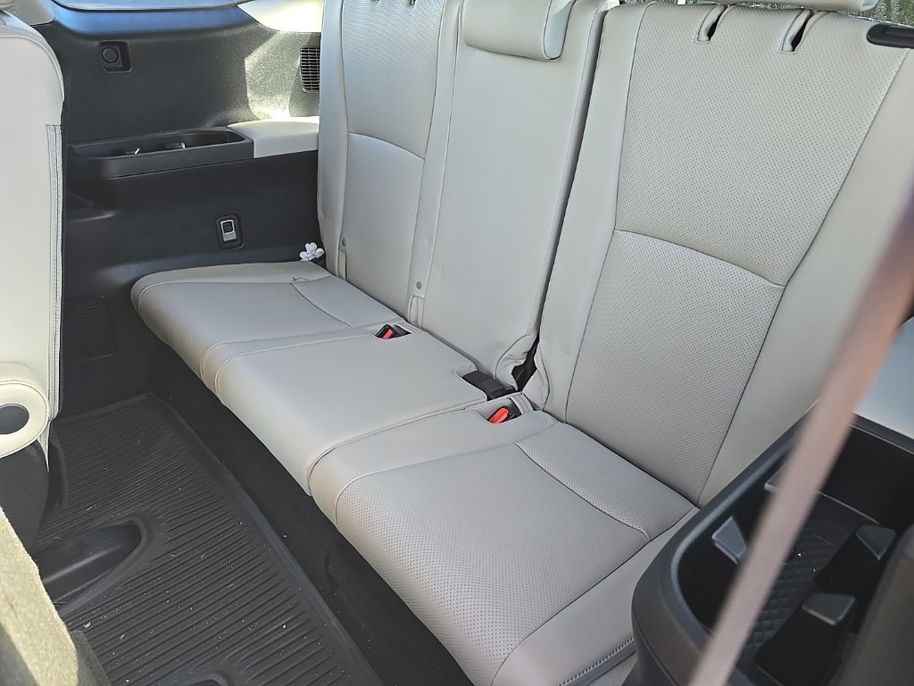 Used 2025 Toyota Grand Highlander AWD image 11