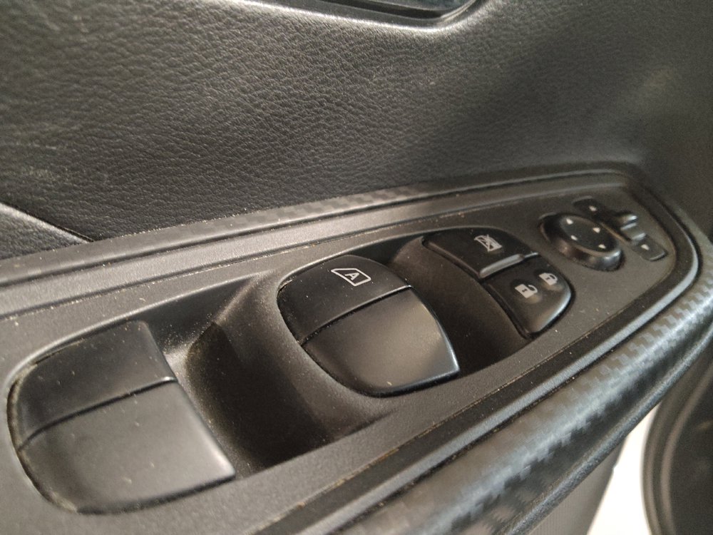 Used 2025 Nissan Versa SV FWD image 27